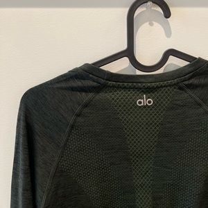 Alo Men’s Green Textured Stretch Long Sleeve